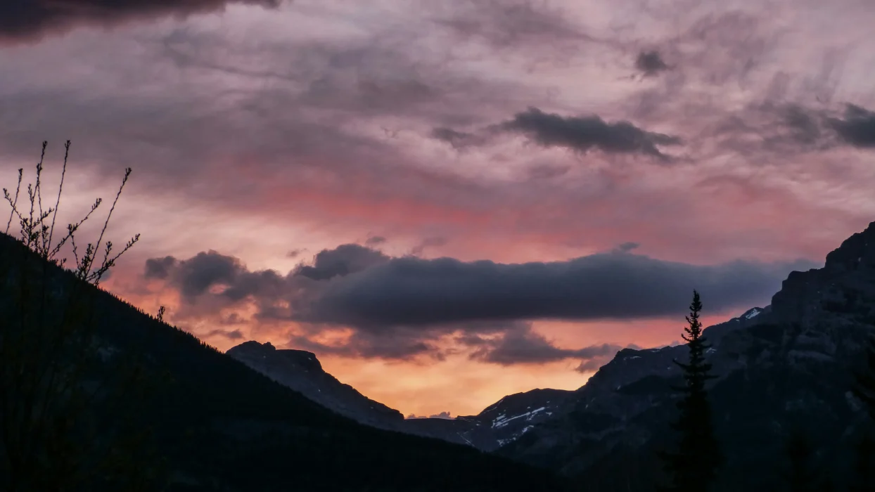 kym-mackinnon-y70s9rNiuvY-unsplash Mountains at dusk